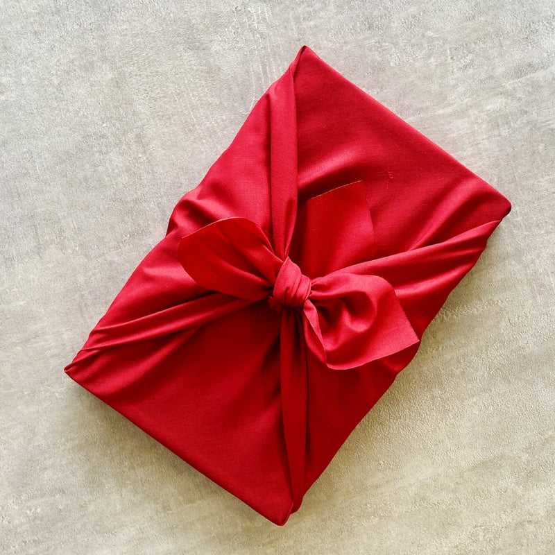 https://www.thesistercollective.com/cdn/shop/products/how-to-use-a-furoshiki-red-4_800x.jpg?v=1700788482